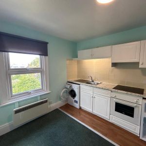 London Road, Guildford, GU1 - Photo 2