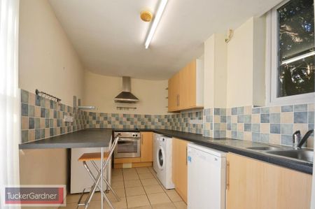 2 bedroom flat to rent - Photo 4