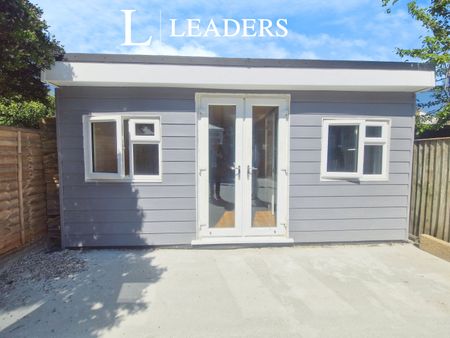 studio to rent Cliff Avenue, Westcliff-on-Sea, Essex, SS0 - Photo 5