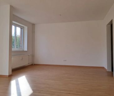 Öffentlich geförderte 2-Zi-Whg. , § 8 WBS erf. , EG, Treppen zur Whg. - Foto 1