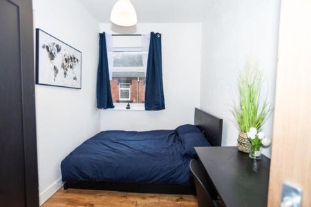 1 bedroom in a house share to rent - Photo 2