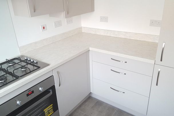 Amber Close - Photo 1