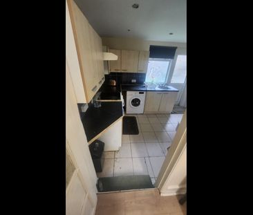 Studio Flat, Huxley Road, E10 - Photo 5