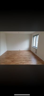 Huddinge - 2rok - tillsv - 13.800kr/mån - Photo 1