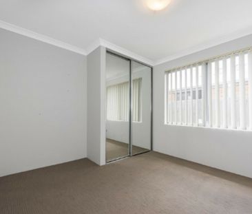 Perfectly Positioned Home Close to Parks, Schools & Waterfront. - Photo 1