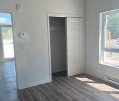 2 CH - 1 SDB - Terrebonne - $2,185 /mo - Photo 1