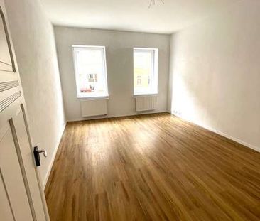 EBK mögl.! . Großer Balkon* modernes Laminat* Wanne + Dusche* - Photo 4