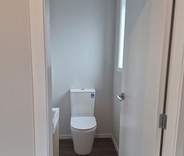 Brand new, modern home available, ready to move in - Photo 1