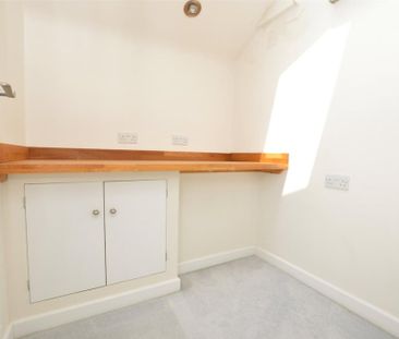4 bedroom detached house to rent - Photo 3