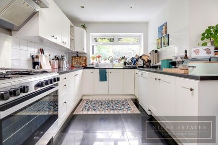 4 bedroom semi-detached house to rent - Photo 4