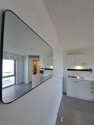 Modern studio apartment on the Southport Broadwater! - Photo 1