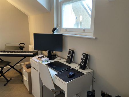 3 bedroom flat to rent - Photo 5