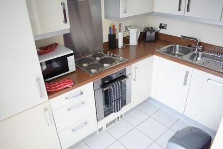 2 bedroom flat to rent - Photo 2