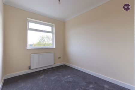 Balmoral Road, Watford, Hertfordshire, WD24 - Photo 3