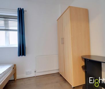 4 bedroom semi-detached house to rent - Photo 6