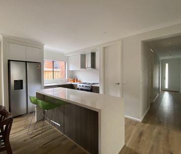 SPACIOUS FAMILY HOME IN QUIET ESTATE! - Photo 6