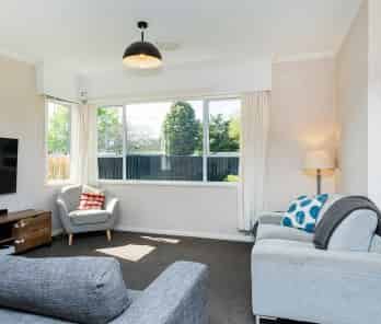 Three Bedroom Home In Prime Location - Photo 2