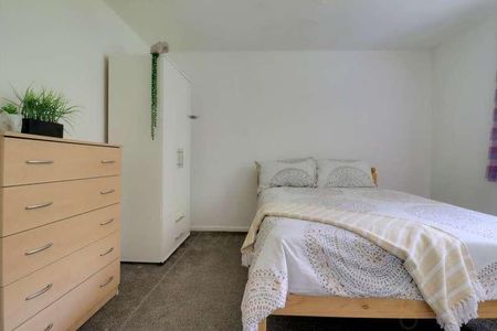 Egginton Road, Brighton, BN2 - Photo 2