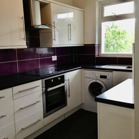 3 bedroom flat to rent - Photo 5