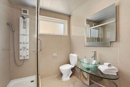 Light-Filled 1-Bedroom Gem in the Heart of Armadale - Photo 5