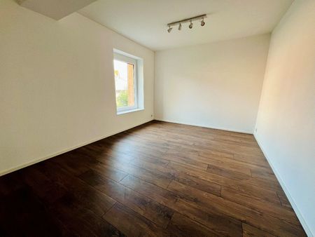 Gerenoveerde rijwoning met 3 slaapkamers en koer met prachtig zicht in centrum Tienen - Photo 3