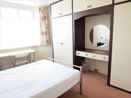 5 bedroom detached house to rent - Photo 4