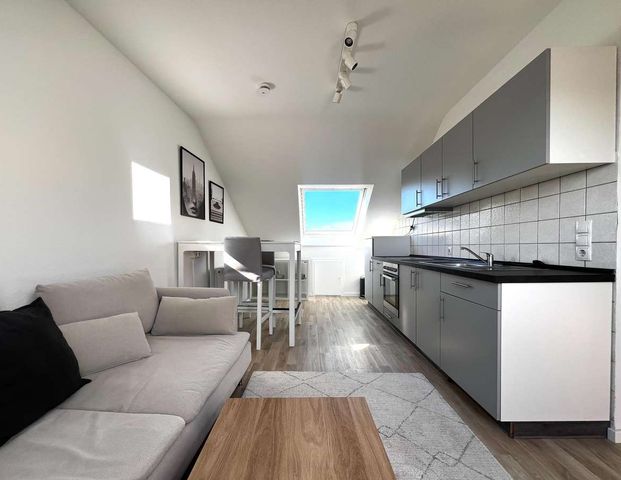 KL - City, möblierte Dachgeschosswohnung, EBK, Tageslichtbad - Foto 1