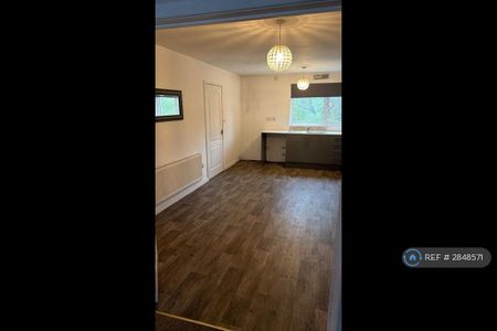 3 bedroom end of terrace house to rent - Photo 4