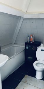 Room in a Shared House, Manchester, M12 - Photo 4