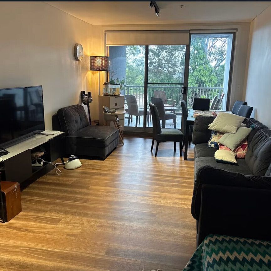 Gladesville - Photo 1