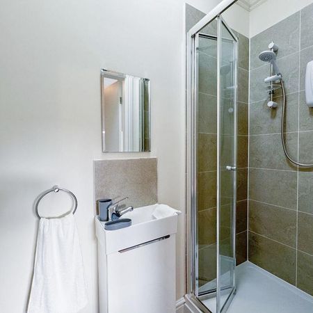 1 bedroom in a house share to rent - Photo 4