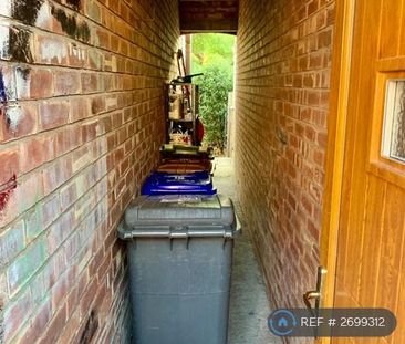 3 bedroom terraced house to rent - Photo 1