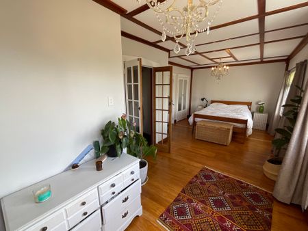 FAMILY LIVING CLOSE TO THE HOSPITAL - Photo 5