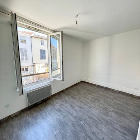 Location Appartement 3 pièces 64m² CHALONS EN CHAMPAGNE 51000 - Photo 4