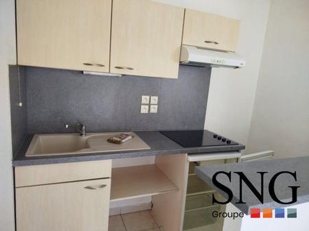 F1 AVEC TERRASSE / CELLIER ET PARKING - Photo 2