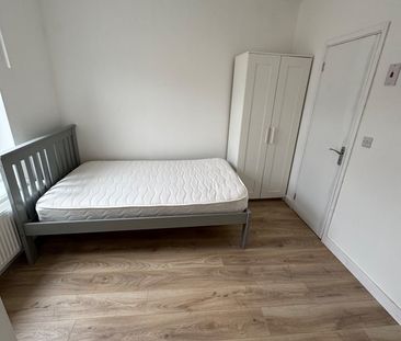 Room in a Shared House, Bristol, BS2 - Photo 6