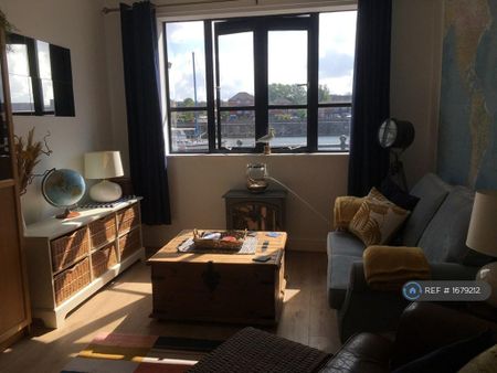 1 bedroom flat to rent - Photo 2