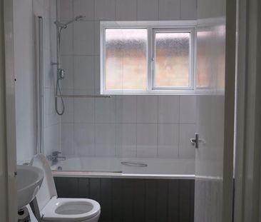 2 bedroom end of terrace house to rent - Photo 4
