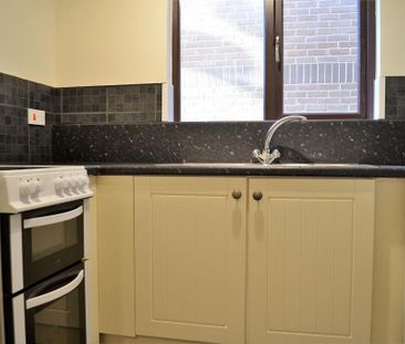 1 bedroom ground floor flat to rent - Photo 2