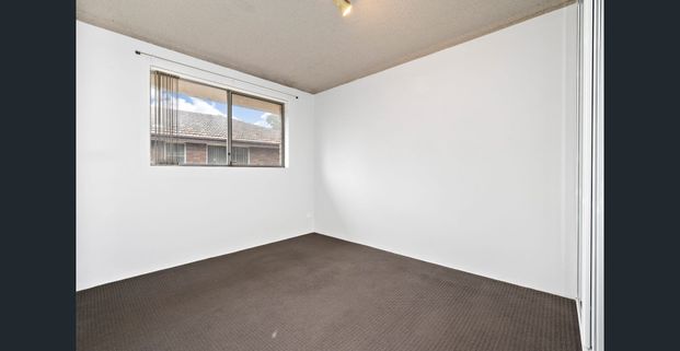 One bedroom unit close to all your needs! - Photo 1