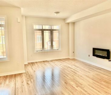 For Lease - 56 Gordon Circle, Newmarket, Ontario - Photo 3