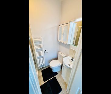 Room in a Shared House, Links Avenue, SM4 - Photo 4