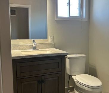 For Lease - 56 Isa Court, Vaughan, Ontario - Photo 2