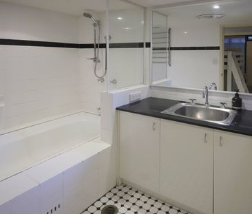 Unit 204/6-8 Ward Ave, Elizabeth Bay NSW 2011 - Studio For Rent | D... - Photo 3