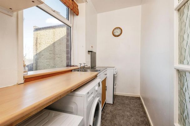 Whitehead Lane, Huddersfield - Photo 1