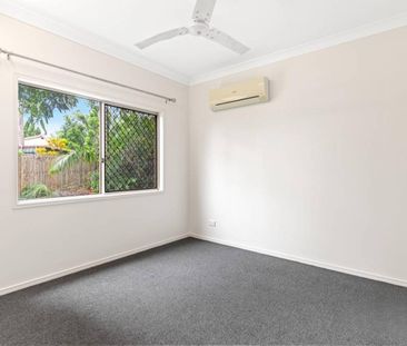 MASSIVE FAMILY HOME - SPLIT LEVEL - Photo 3