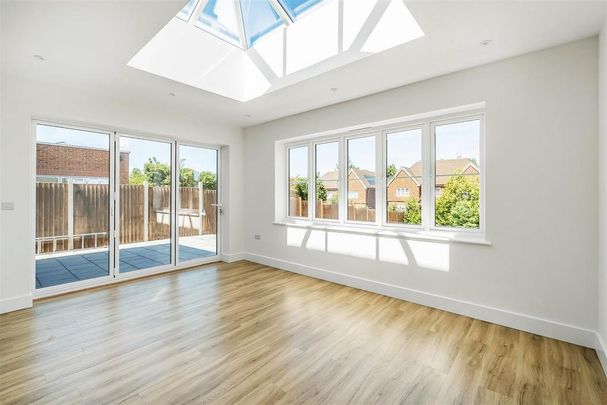5 bedroom detached house to rent - Photo 1