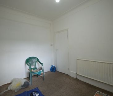 4 Bed Terraced House, Creighton Avenue, E6 - Photo 4