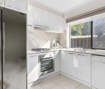 Stylish Comfort with Dandenong Views and Walkable Convenience - Photo 4