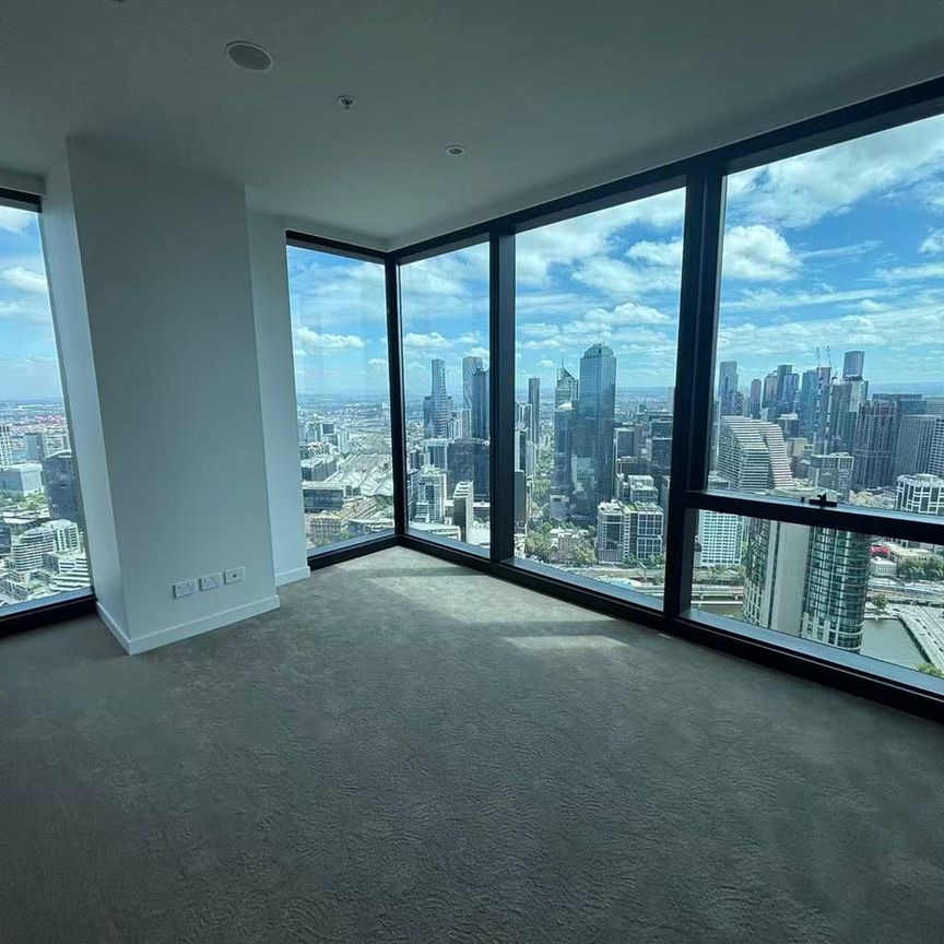 Water Views and Spacious Living in the Heart of Southbank - Photo 1